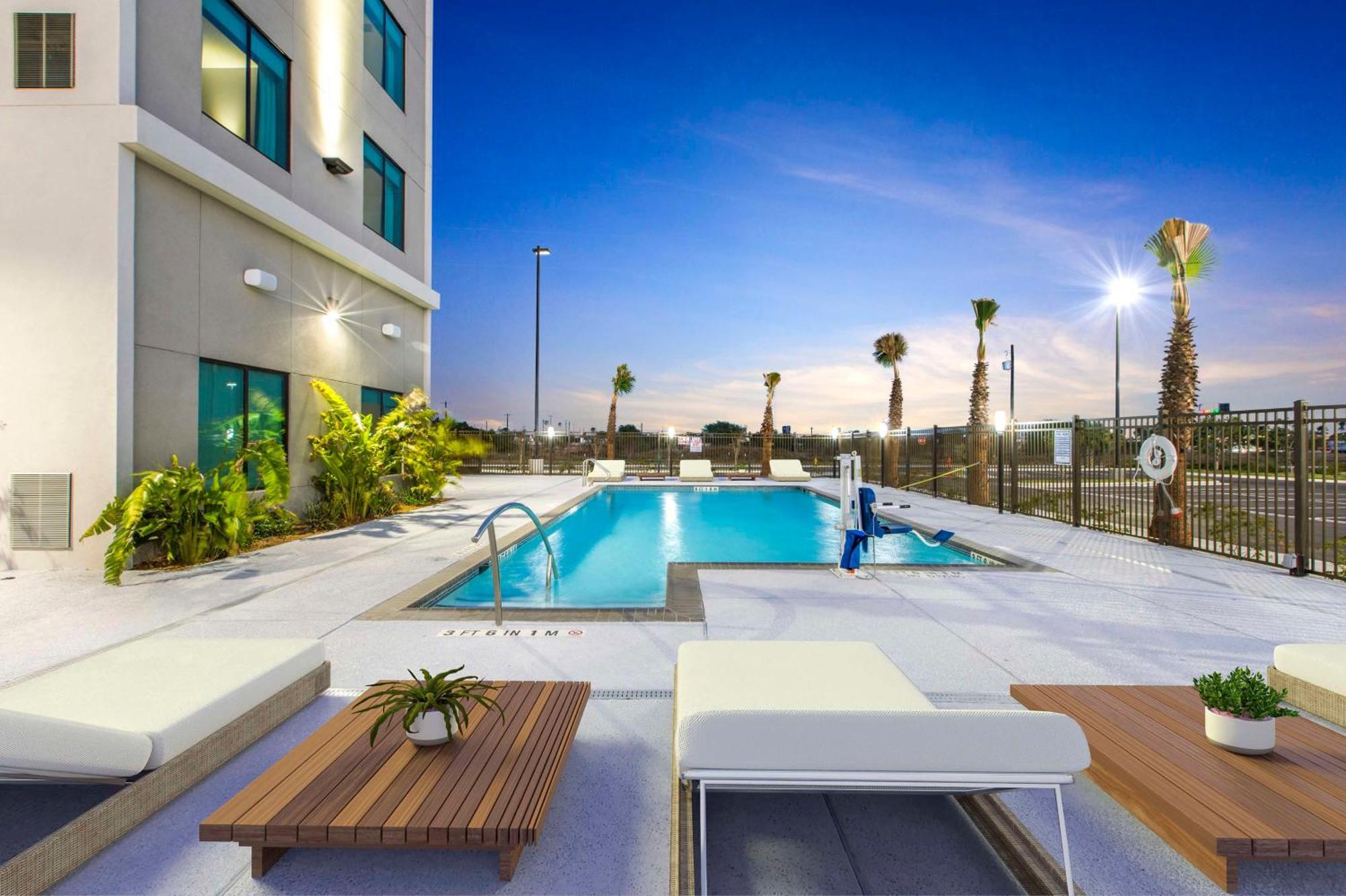 Hilton Garden Inn Harlingen Convention Center, Tx Екстериор снимка